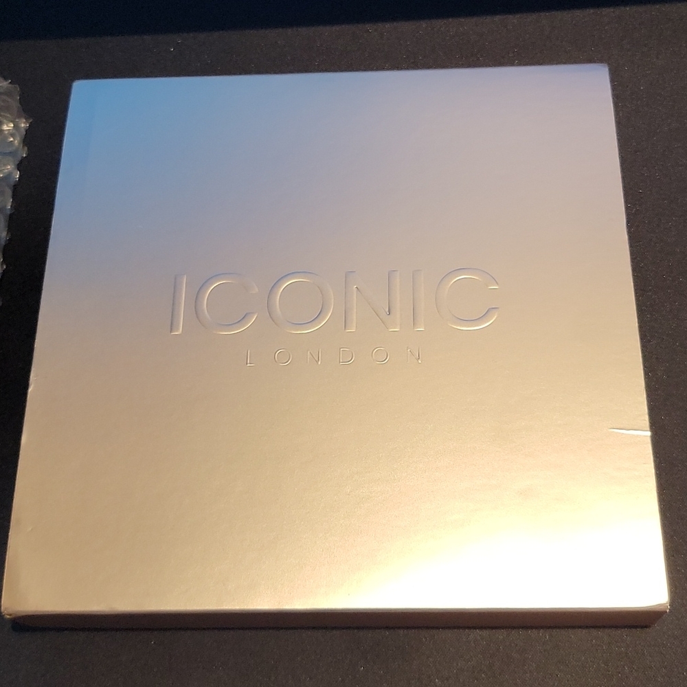 Brand new iconic London day to slay pallet